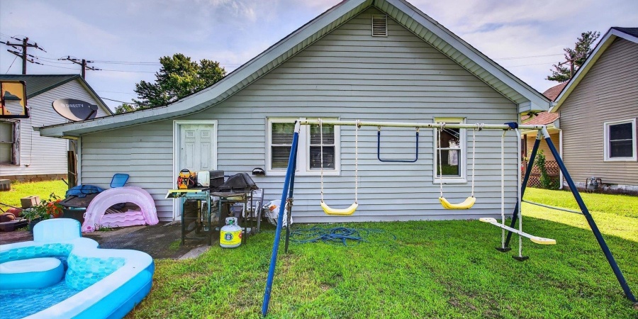 612 S Lewis Street, Bloomfield, Indiana 47424-1530,MLS,202526181