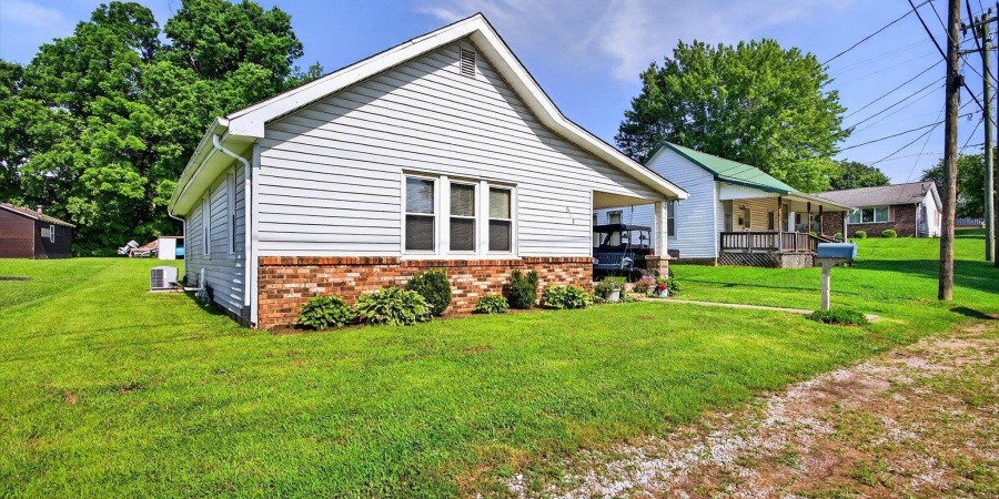 612 S Lewis Street, Bloomfield, Indiana 47424-1530,MLS,202526181