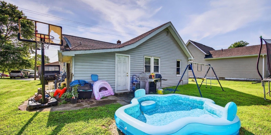 612 S Lewis Street, Bloomfield, Indiana 47424-1530,MLS,202526181