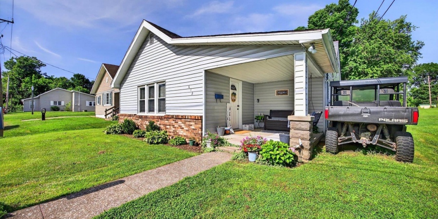 612 S Lewis Street, Bloomfield, Indiana 47424-1530,MLS,202526181
