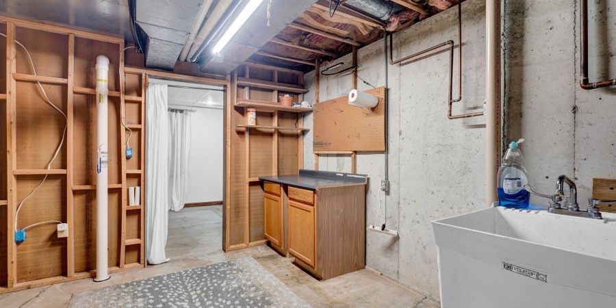 2426 S Cottonwood Circle, Bloomington, Indiana 47401,MLS,202526302