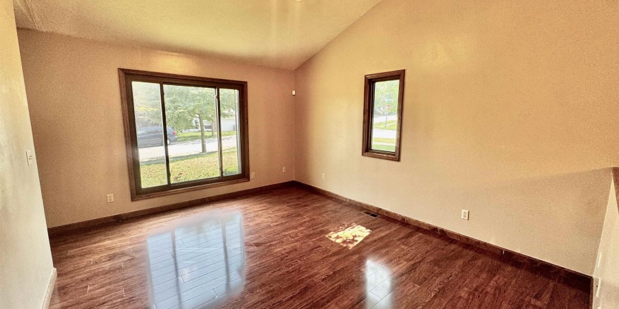 1310 W Woodhill Drive, Bloomington, Indiana 47403,MLS,202526589