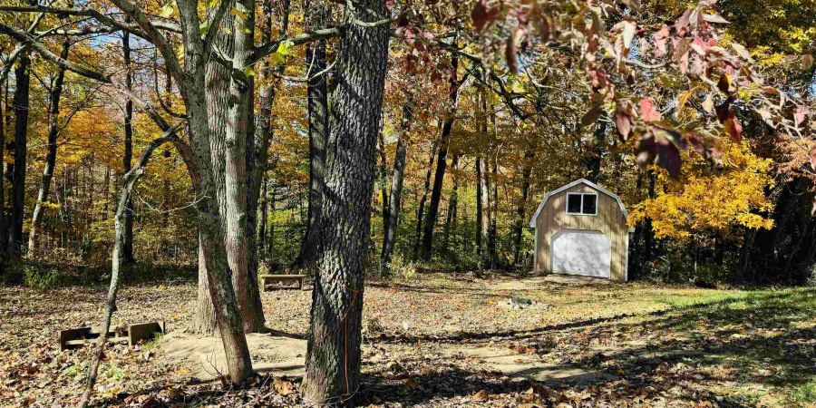 687 N Deer Lake Drive, Bloomfield, Indiana 47424-6944,MLS,202523322