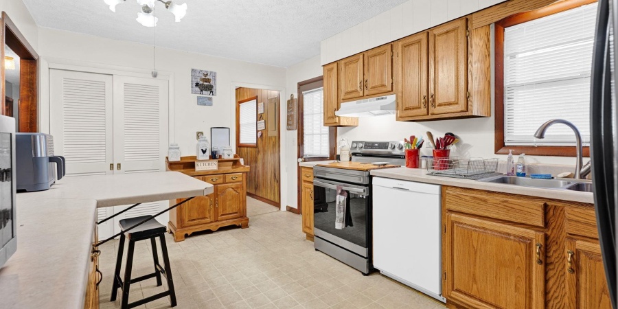 1986 Dixie Highway, Mitchell, Indiana 47446,MLS,202528357