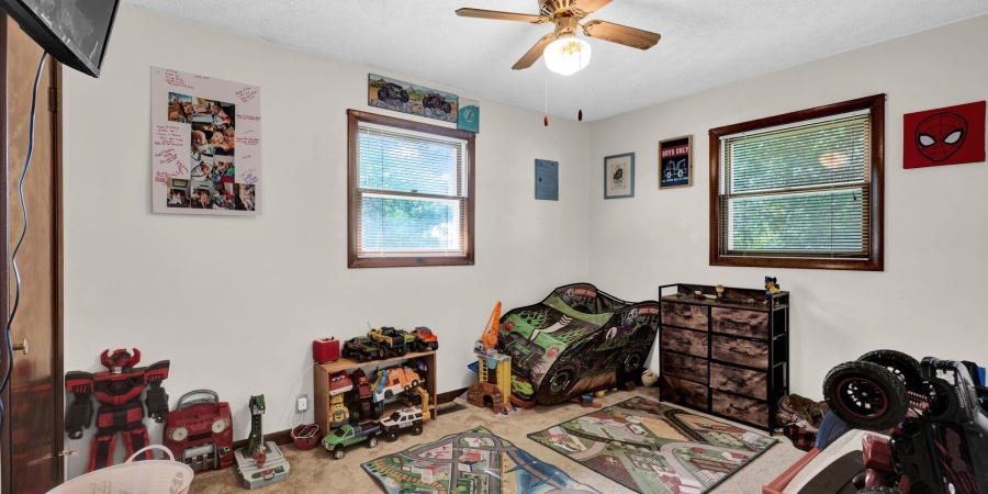 1986 Dixie Highway, Mitchell, Indiana 47446,MLS,202528357