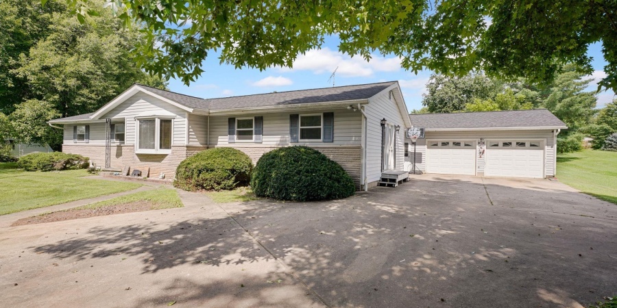 1986 Dixie Highway, Mitchell, Indiana 47446,MLS,202528357