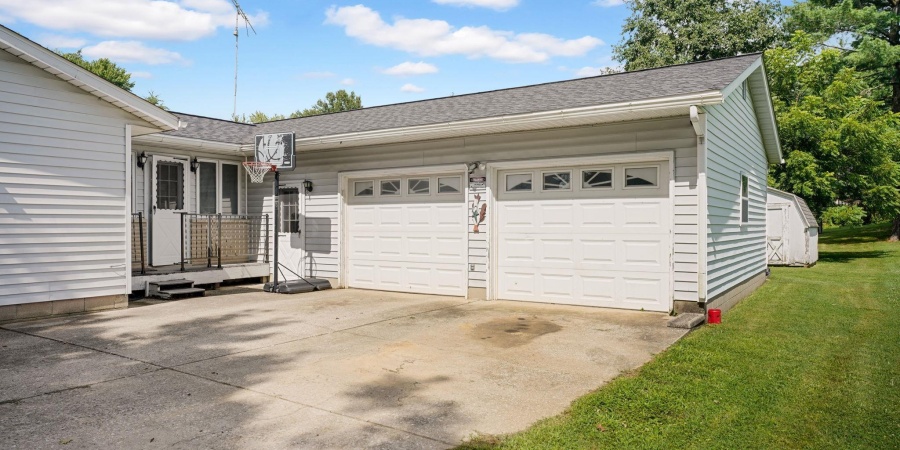 1986 Dixie Highway, Mitchell, Indiana 47446,MLS,202528357