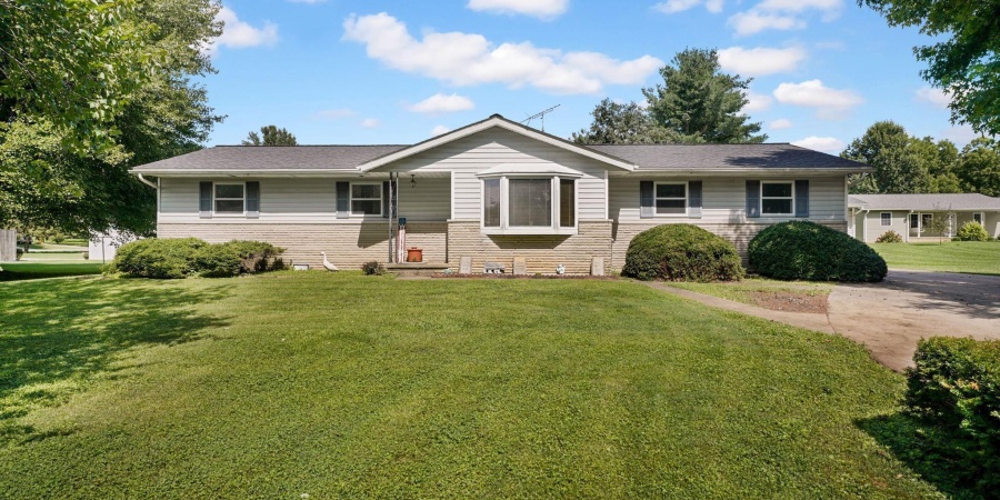 1986 Dixie Highway, Mitchell, Indiana 47446,MLS,202528357
