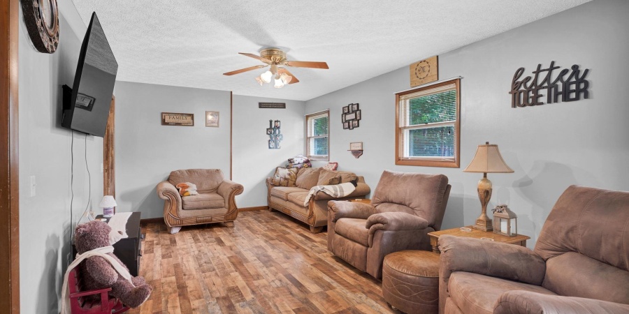 1986 Dixie Highway, Mitchell, Indiana 47446,MLS,202528357
