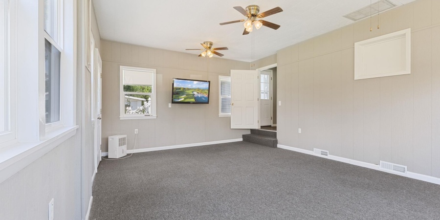 2237 35Th Street, Bedford, Indiana 47421-5516,MLS,202529099