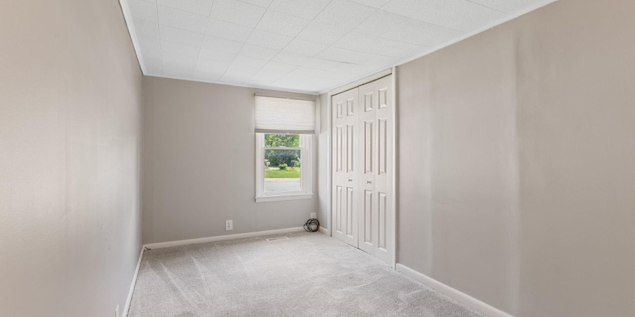2237 35Th Street, Bedford, Indiana 47421-5516,MLS,202529099
