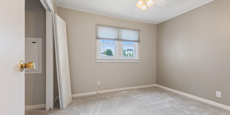 2237 35Th Street, Bedford, Indiana 47421-5516,MLS,202529099