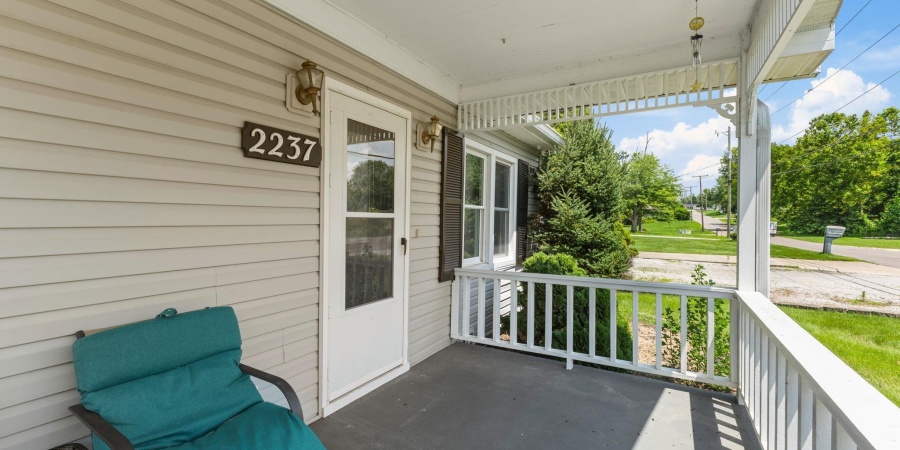 2237 35Th Street, Bedford, Indiana 47421-5516,MLS,202529099