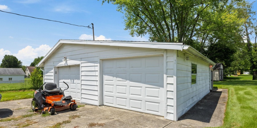 2237 35Th Street, Bedford, Indiana 47421-5516,MLS,202529099