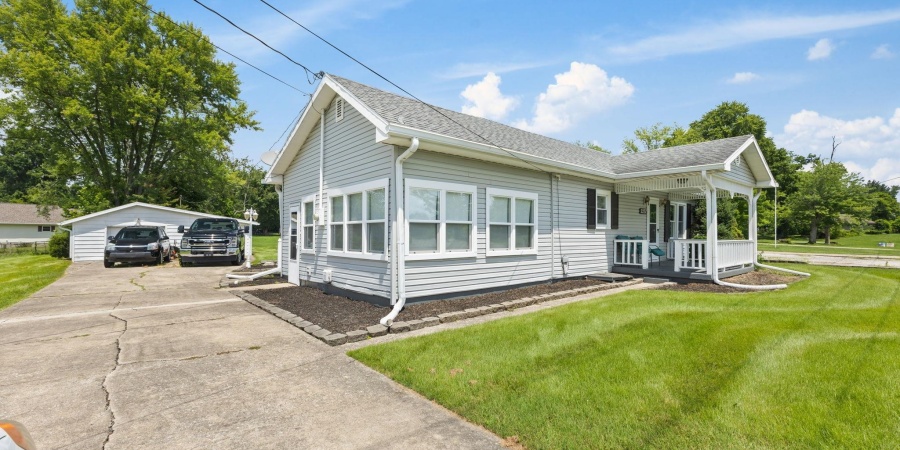 2237 35Th Street, Bedford, Indiana 47421-5516,MLS,202529099