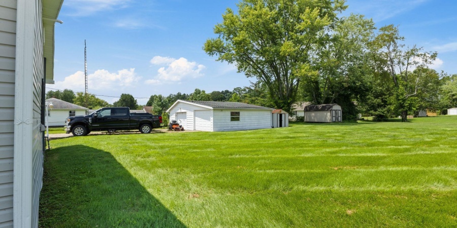 2237 35Th Street, Bedford, Indiana 47421-5516,MLS,202529099