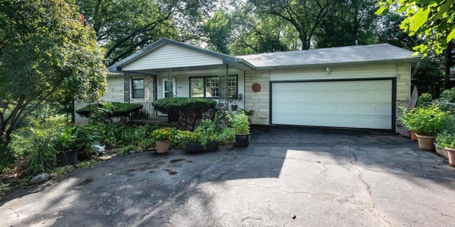 2704 N Skyline Drive, Bloomington, Indiana 47404,MLS,202529200