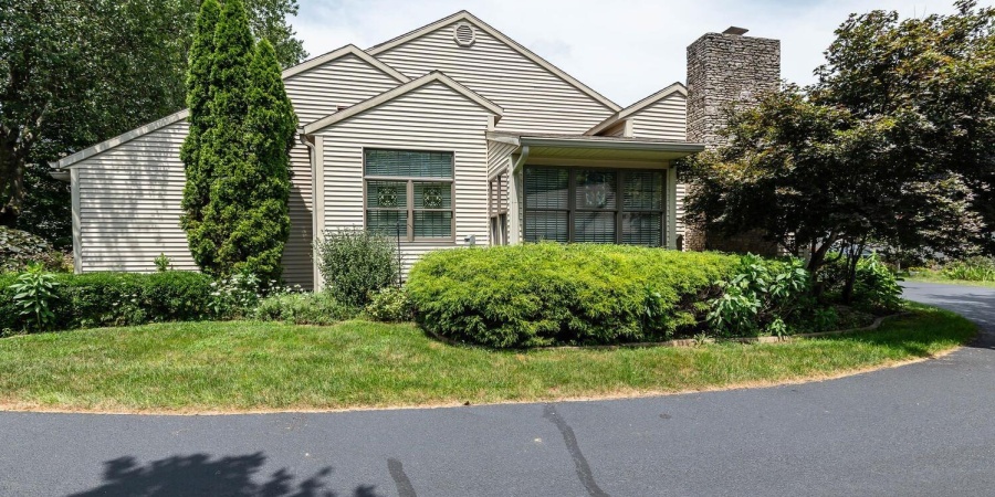 2226 E Cape Cod Drive, Bloomington, Indiana 47401,MLS,202529592