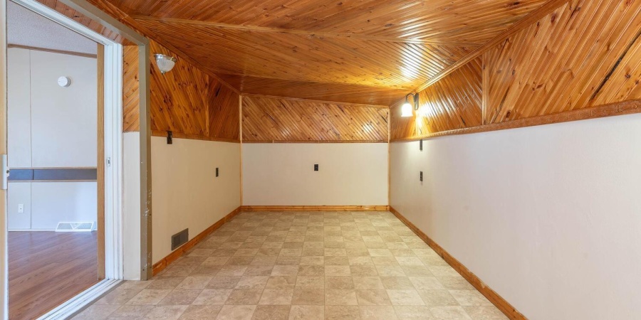 6622 N Matthews Drive, Ellettsville, Indiana 47429-9420,MLS,202529753