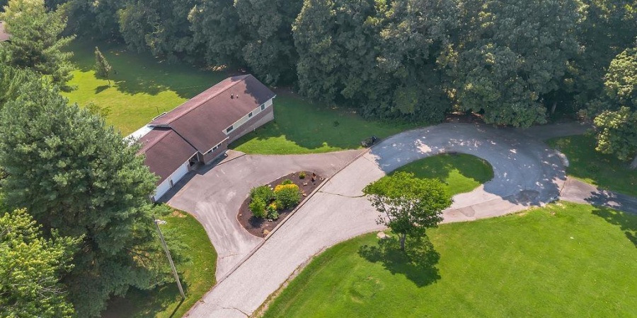 1744 Parkview Drive, Bedford, Indiana 47421,MLS,202531101