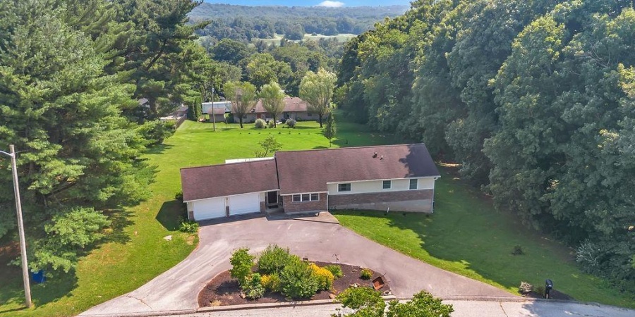 1744 Parkview Drive, Bedford, Indiana 47421,MLS,202531101