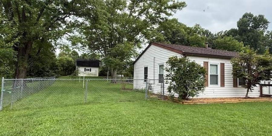 402 & 402 1/2 E Chester Drive, Bloomington, Indiana 47429,MLS,202531134