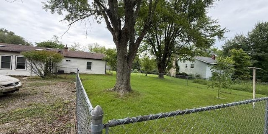 402 & 402 1/2 E Chester Drive, Bloomington, Indiana 47429,MLS,202531134