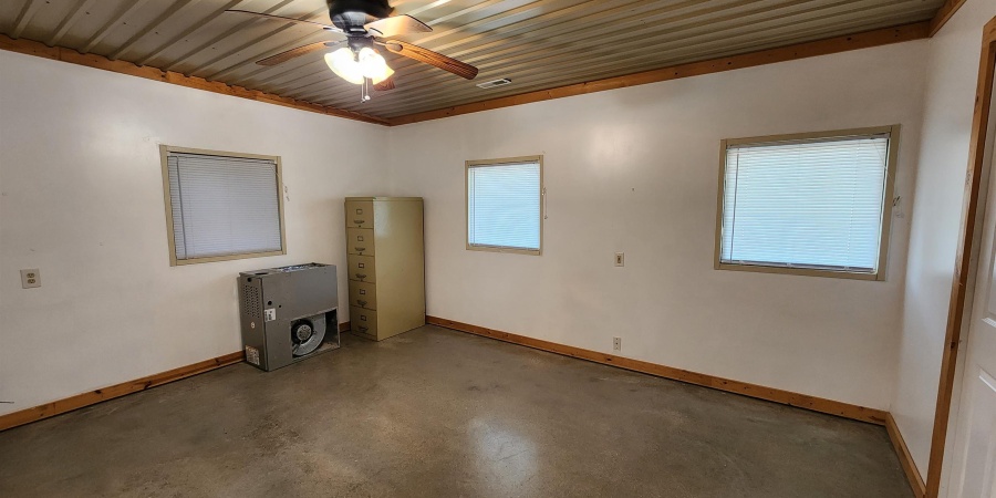 4026 W US Hwy 50, Mitchell, Indiana 47421,MLS,202531215