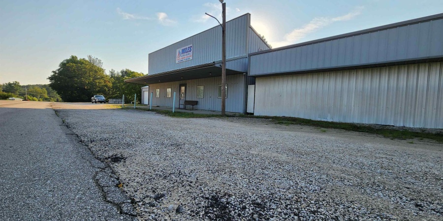 4026 W US Hwy 50, Mitchell, Indiana 47421,MLS,202531215