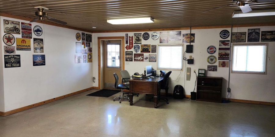 4026 W US Hwy 50, Mitchell, Indiana 47421,MLS,202531215
