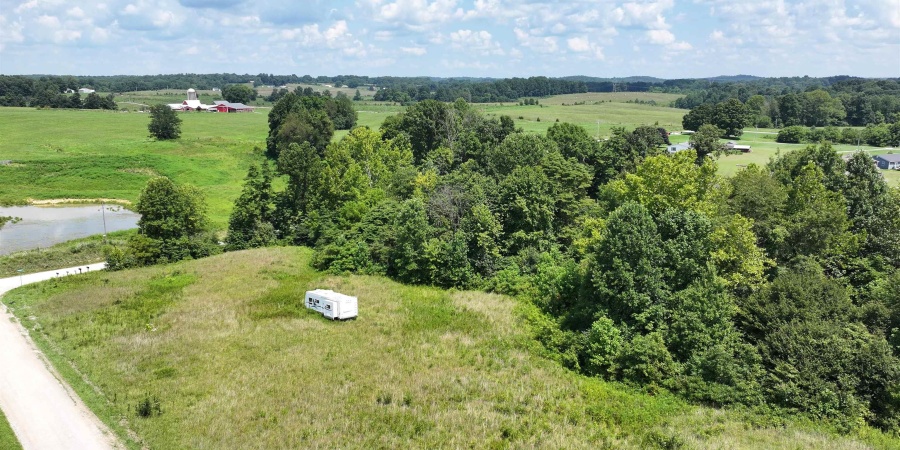 5746 N La Salle Estates Lane, Bloomfield, Indiana 47424,MLS,202531319