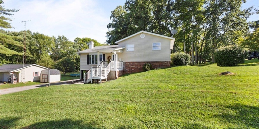 400 Johnson Lane, Bedford, Indiana 47421,MLS,202531772