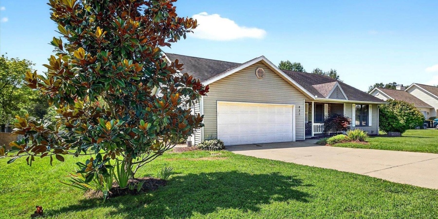 832 E Clover Drive, Ellettsville, Indiana 47429,MLS,202531872