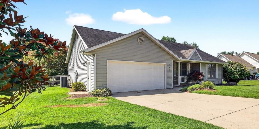 832 E Clover Drive, Ellettsville, Indiana 47429,MLS,202531872
