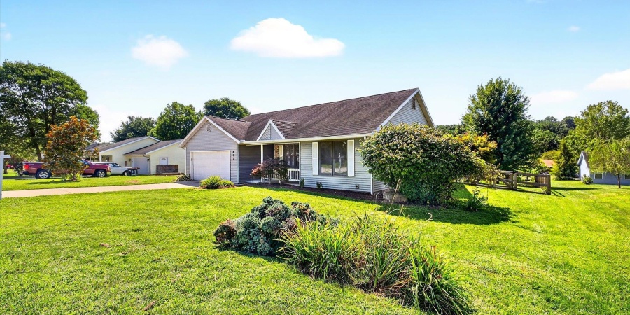 832 E Clover Drive, Ellettsville, Indiana 47429,MLS,202531872