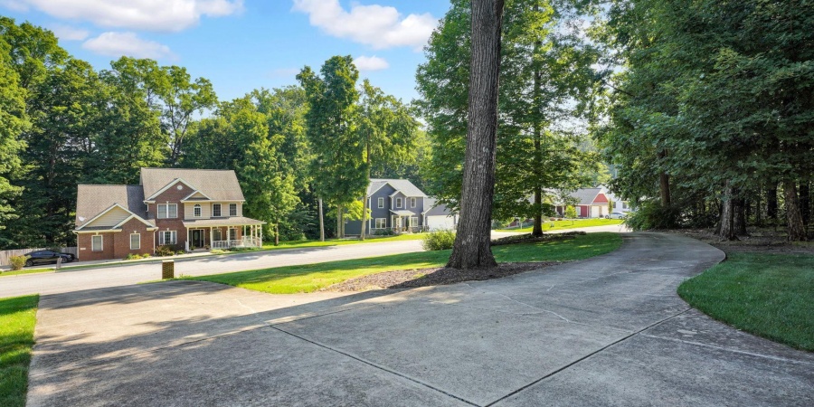 5561 W Redbud Drive, Ellettsville, Indiana 47429,MLS,202531965