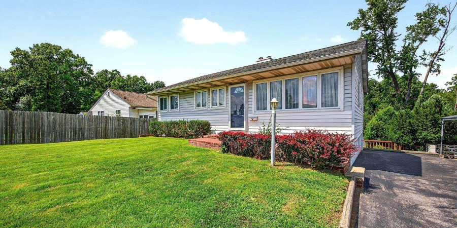 2605 E Edwards Row, Bloomington, Indiana 47408,MLS,202531973