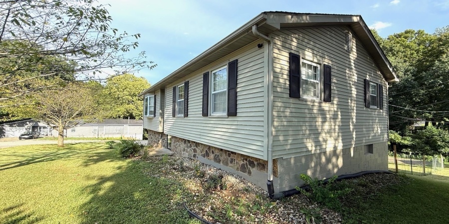 104 Sparks Dr., Oolitic, Indiana 47451,MLS,202532004