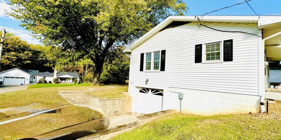 705 E Crestline Drive, Bloomington, Indiana 47401,MLS,202533524
