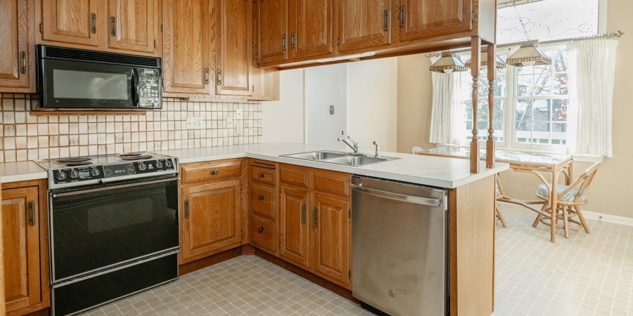 2228 E Cape Cod Drive, Bloomington, Indiana 47401,MLS,202533717