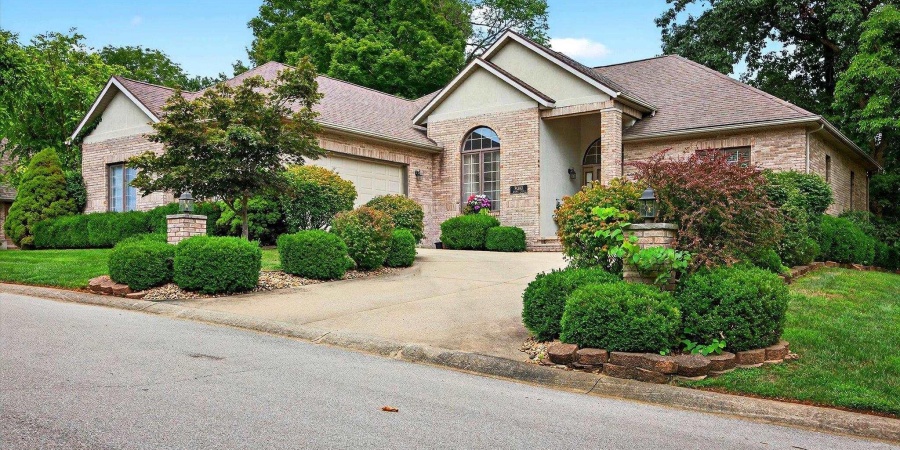 9960 S Augusta Drive, Bloomington, Indiana 47401-8133,MLS,202533969