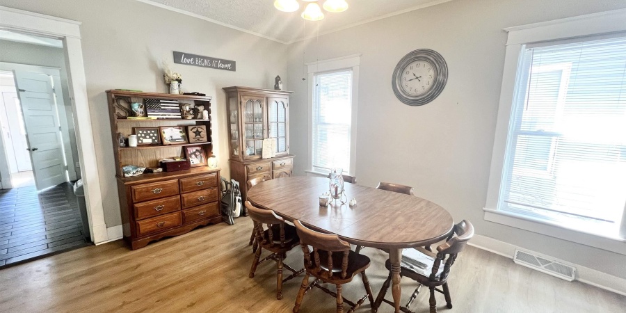 1010 S 8th Street, Terre Haute, Indiana 47807,MLS,202534056