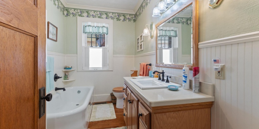215 W Main Street, Bloomfield, Indiana 47424-1337,MLS,202535292