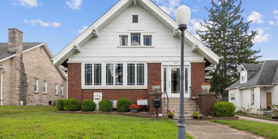 215 W Main Street, Bloomfield, Indiana 47424-1337,MLS,202535292