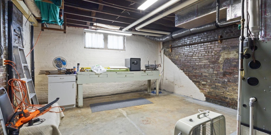 215 W Main Street, Bloomfield, Indiana 47424-1337,MLS,202535292
