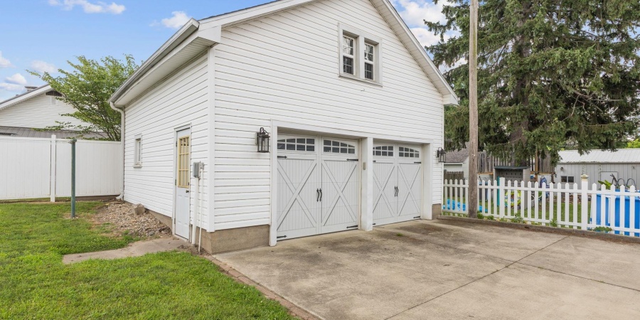 215 W Main Street, Bloomfield, Indiana 47424-1337,MLS,202535292