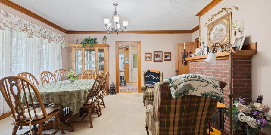 215 W Main Street, Bloomfield, Indiana 47424-1337,MLS,202535292