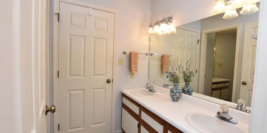 4020 E Eagle Bay Drive, Bloomington, Indiana 47401,MLS,202535338