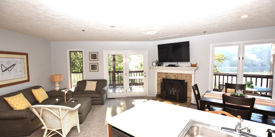 4020 E Eagle Bay Drive, Bloomington, Indiana 47401,MLS,202535338