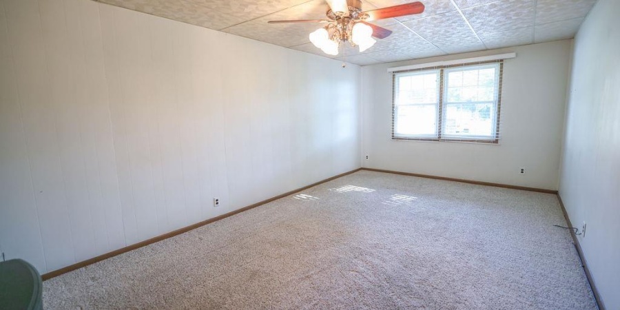98 S Lester Street, Bloomfield, Indiana 47424,MLS,202535353